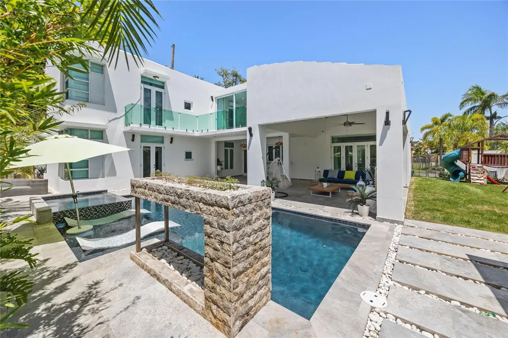 35 PASEO LAS PALMAS Dorado, PR 00646