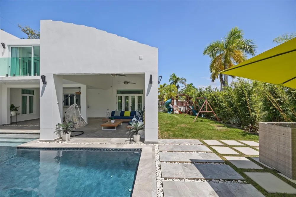 35 PASEO LAS PALMAS Dorado, PR 00646