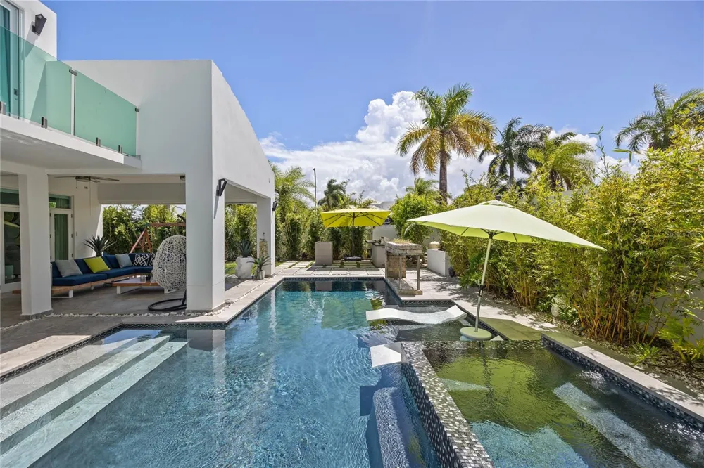 35 PASEO LAS PALMAS Dorado, PR 00646