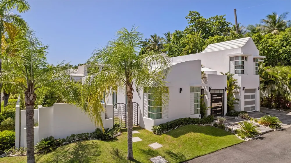 35 PASEO LAS PALMAS Dorado, PR 00646