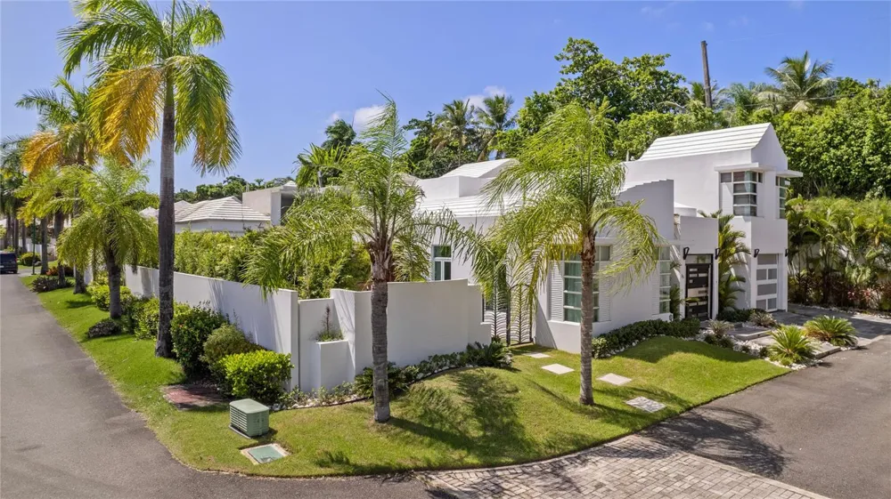 35 PASEO LAS PALMAS Dorado, PR 00646