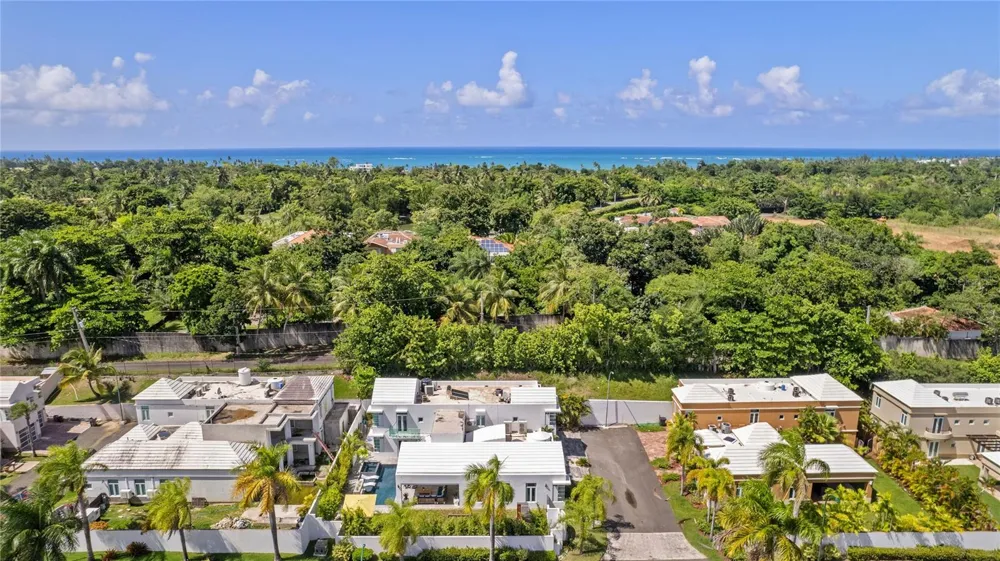 35 PASEO LAS PALMAS Dorado, PR 00646