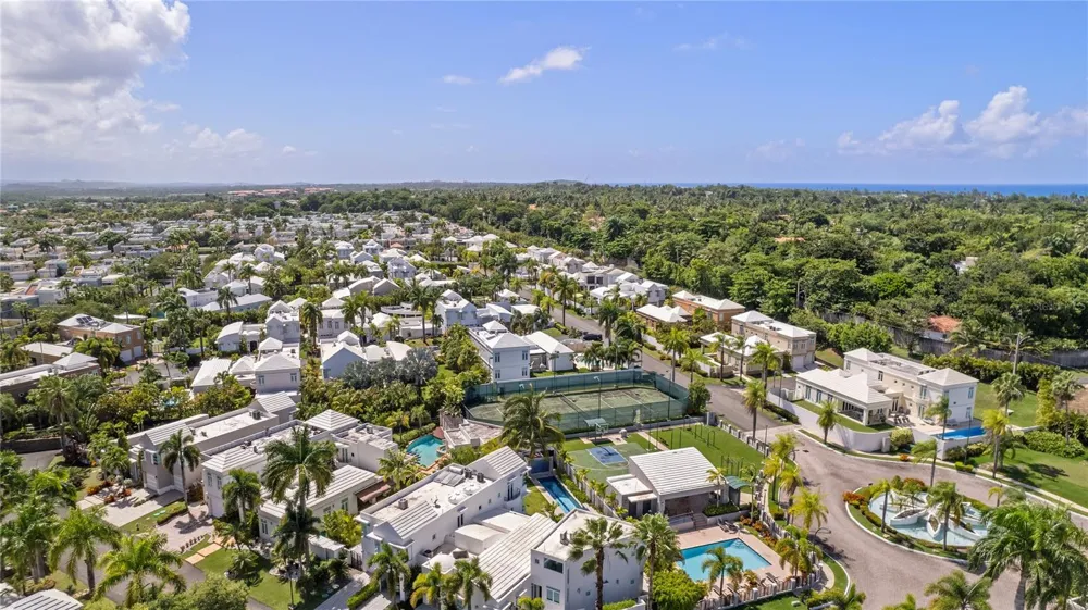 35 PASEO LAS PALMAS Dorado, PR 00646