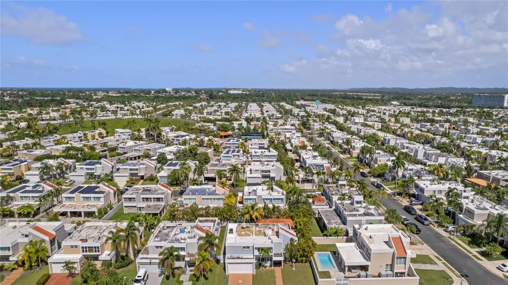 35 PASEO LAS PALMAS Dorado, PR 00646