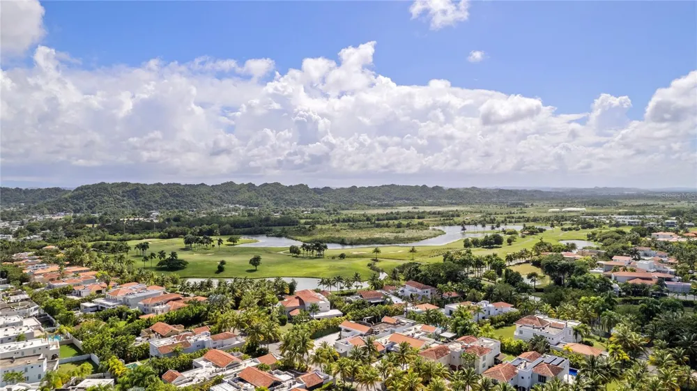 35 PASEO LAS PALMAS Dorado, PR 00646