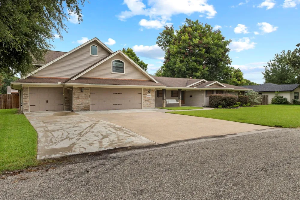 1308 Boyd Avenue Port Neches, TX 77651