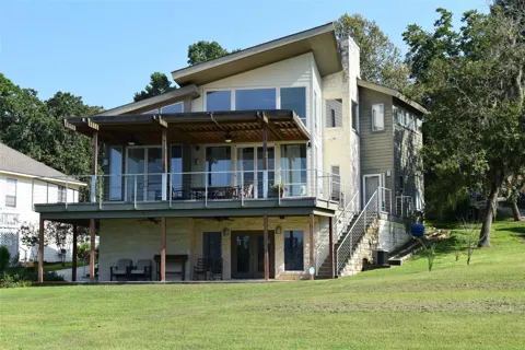68 Edgewater Way