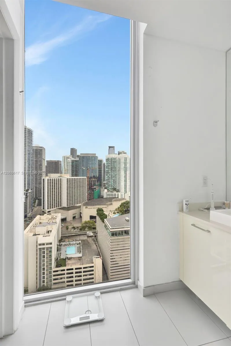 151 SE 1st St #2511 Miami, FL 33131