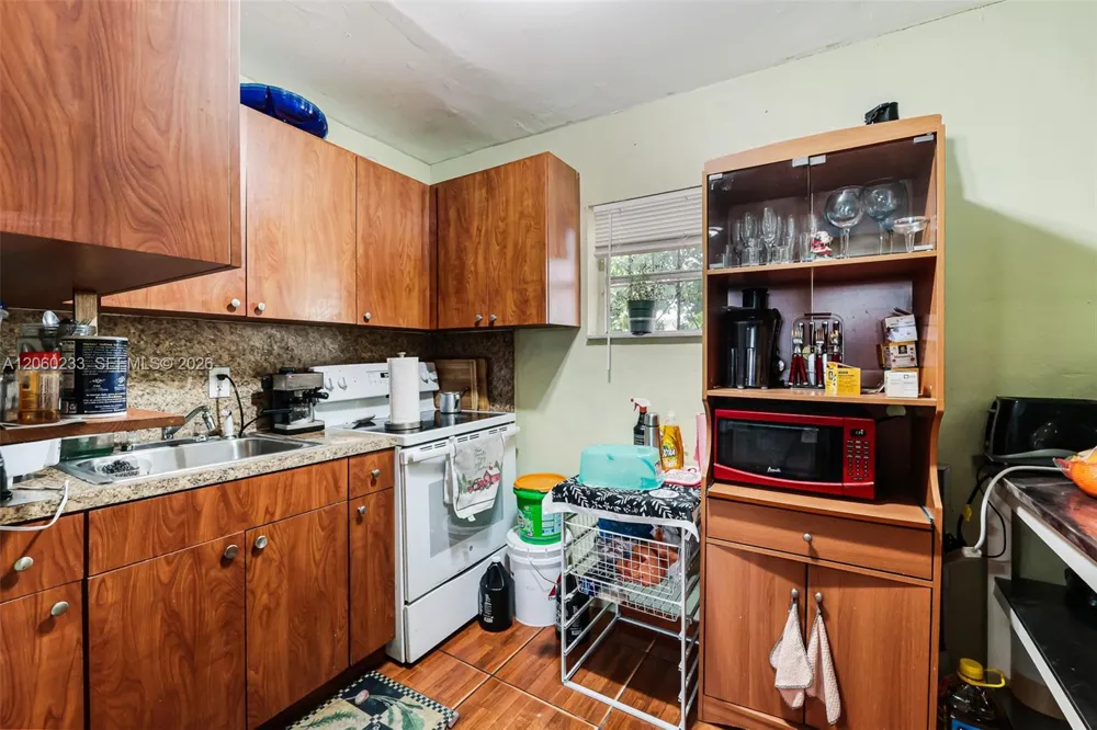 578 NW 97th St Miami, FL 33150