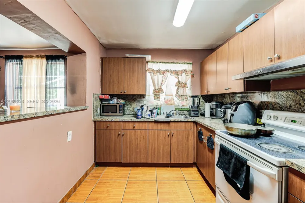 578 NW 97th St Miami, FL 33150