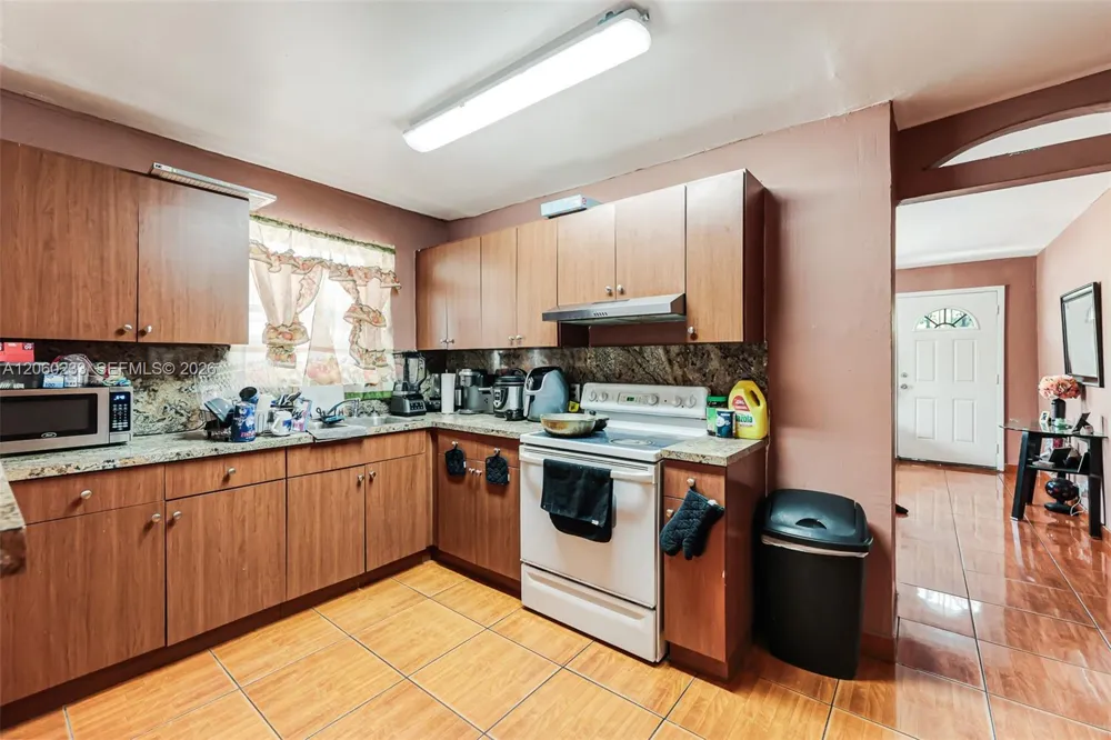 578 NW 97th St Miami, FL 33150