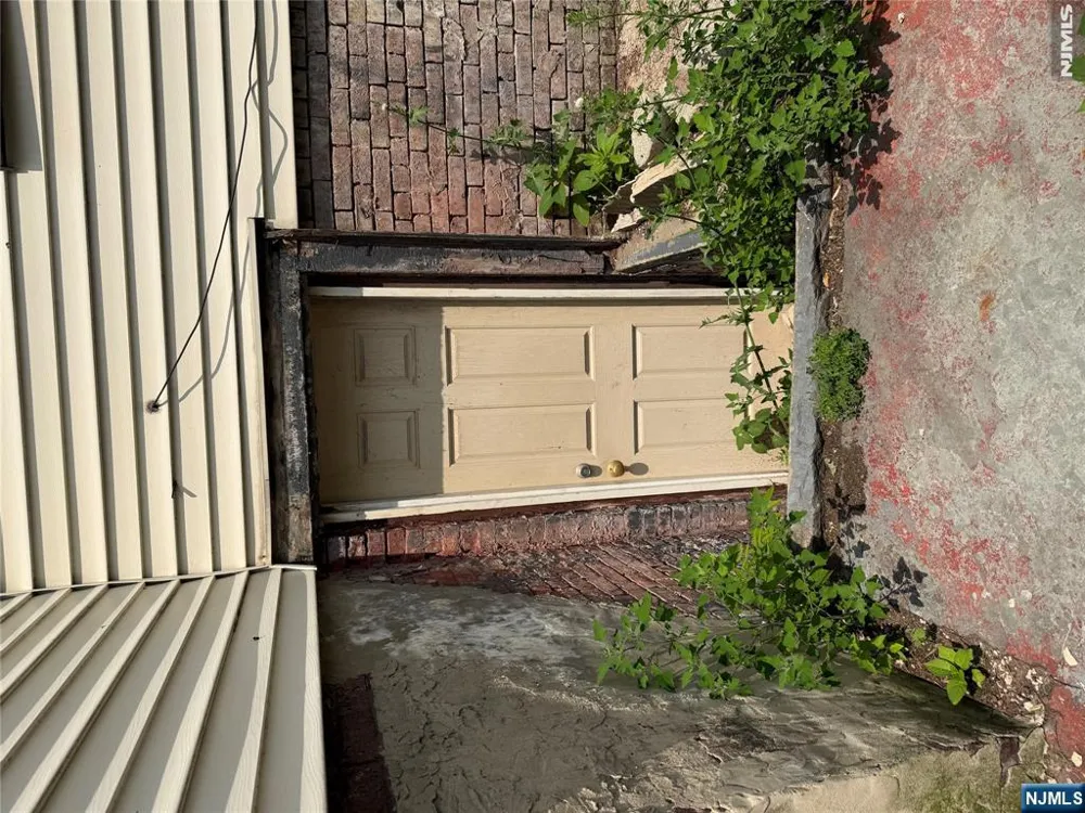 605 Park Avenue East Orange, NJ 07017