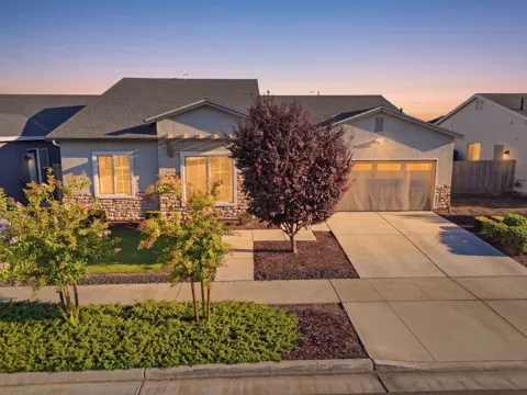 2407 W Andrew Lane