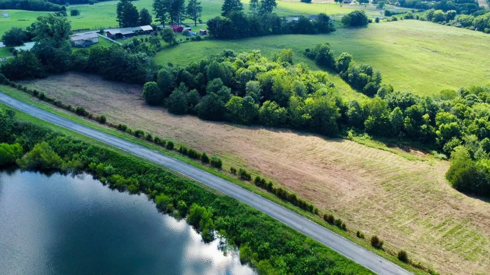 1740 L Swafford Rd Road Pikeville, TN 37367