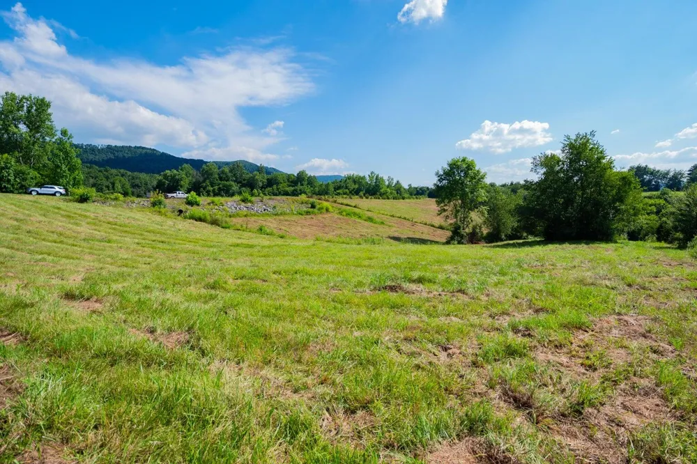 1740 L Swafford Rd Road Pikeville, TN 37367