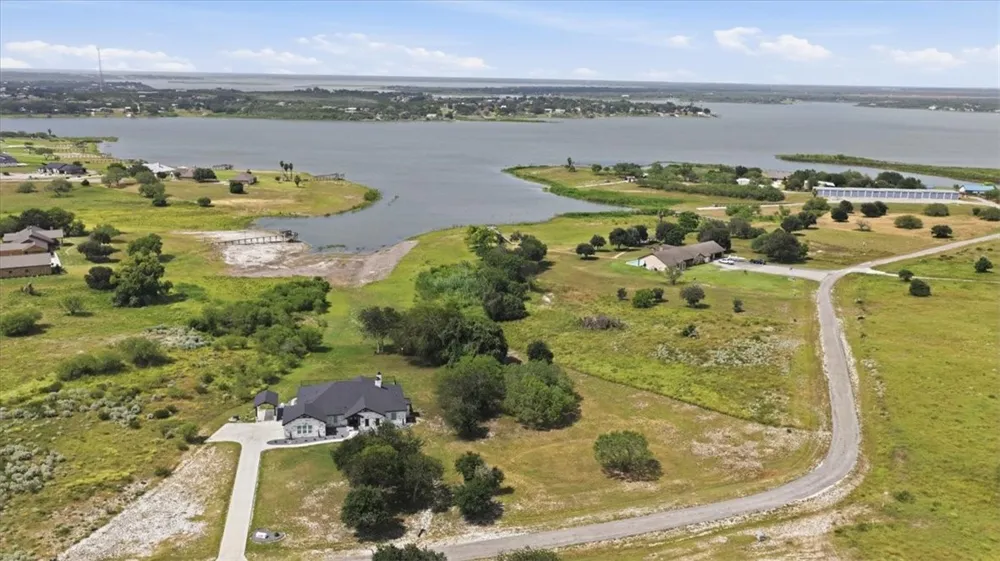 Pakuna Sandia, TX 78383