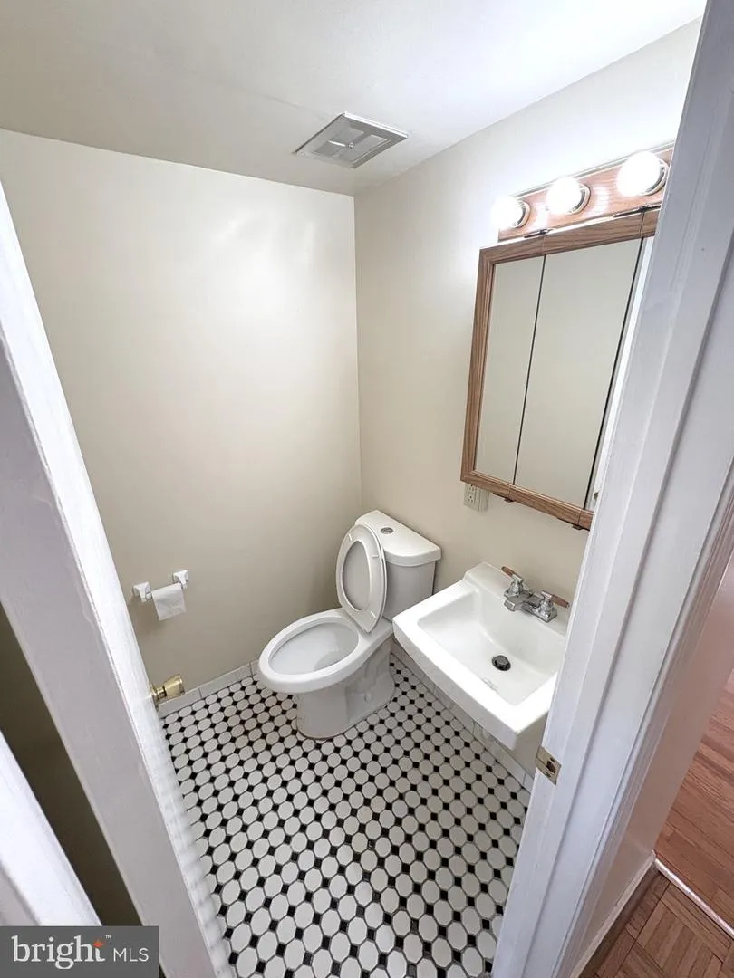 3156 CEDAR GROVE DRIVE Fairfax, VA 22031