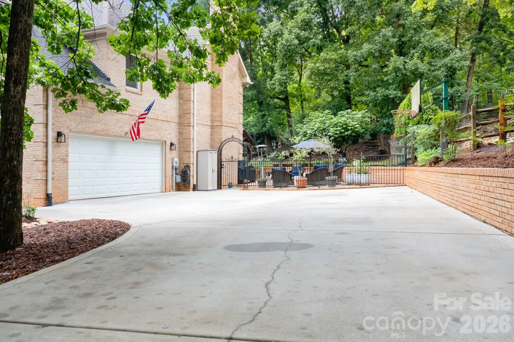 7048 Mariners Court Tega Cay, SC 29708