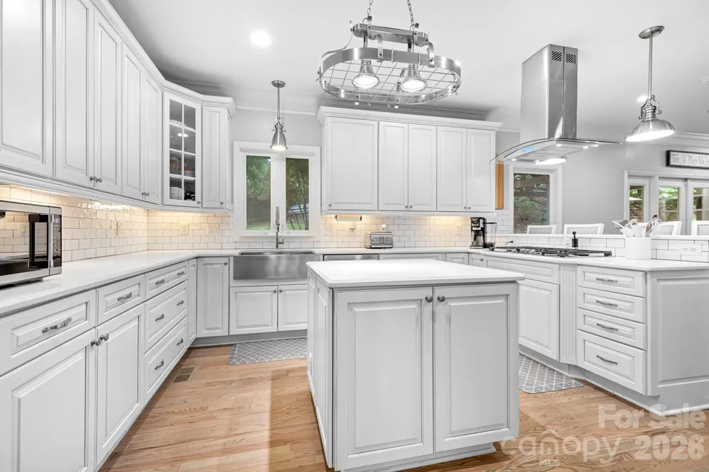 7048 Mariners Court Tega Cay, SC 29708