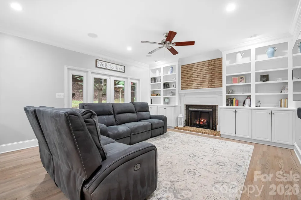 7048 Mariners Court Tega Cay, SC 29708