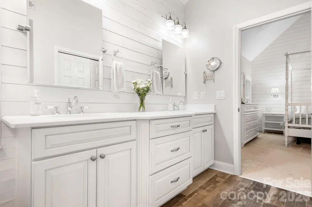 7048 Mariners Court Tega Cay, SC 29708