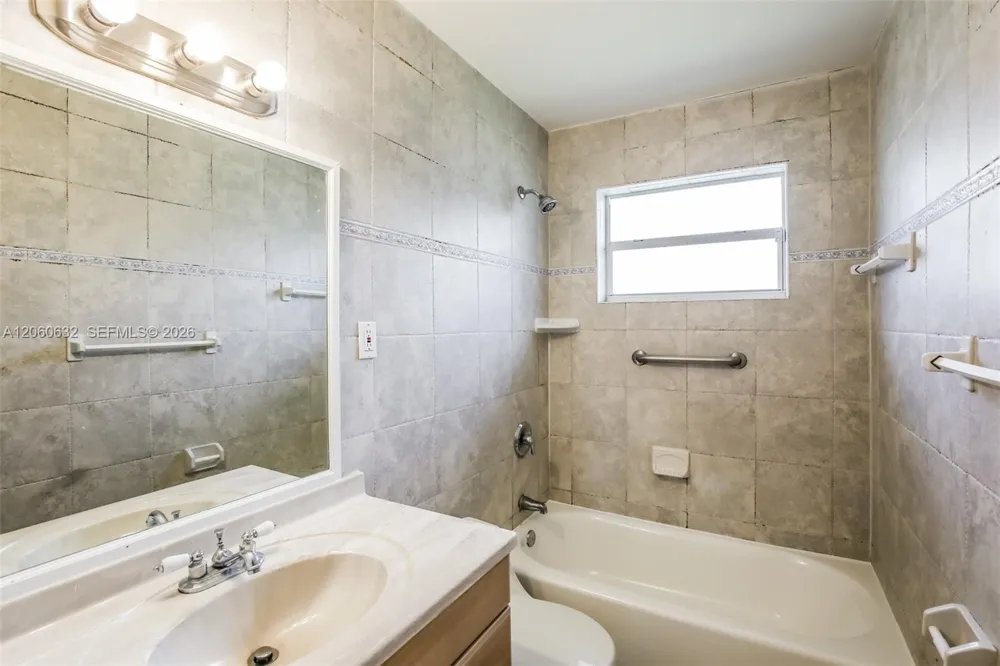 4896 NW 6th Ct Plantation, FL 33317