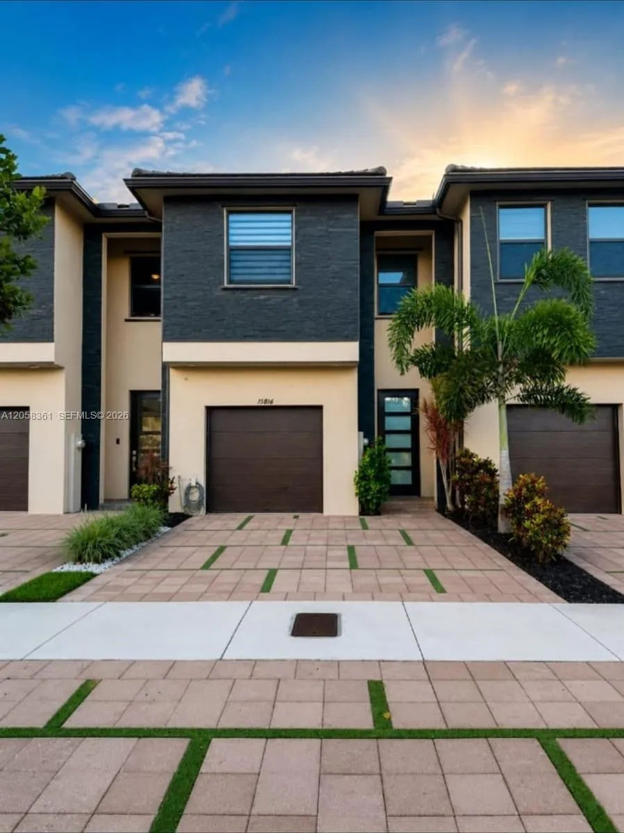 15816 NW 91st Ave Miami Lakes, FL 33018