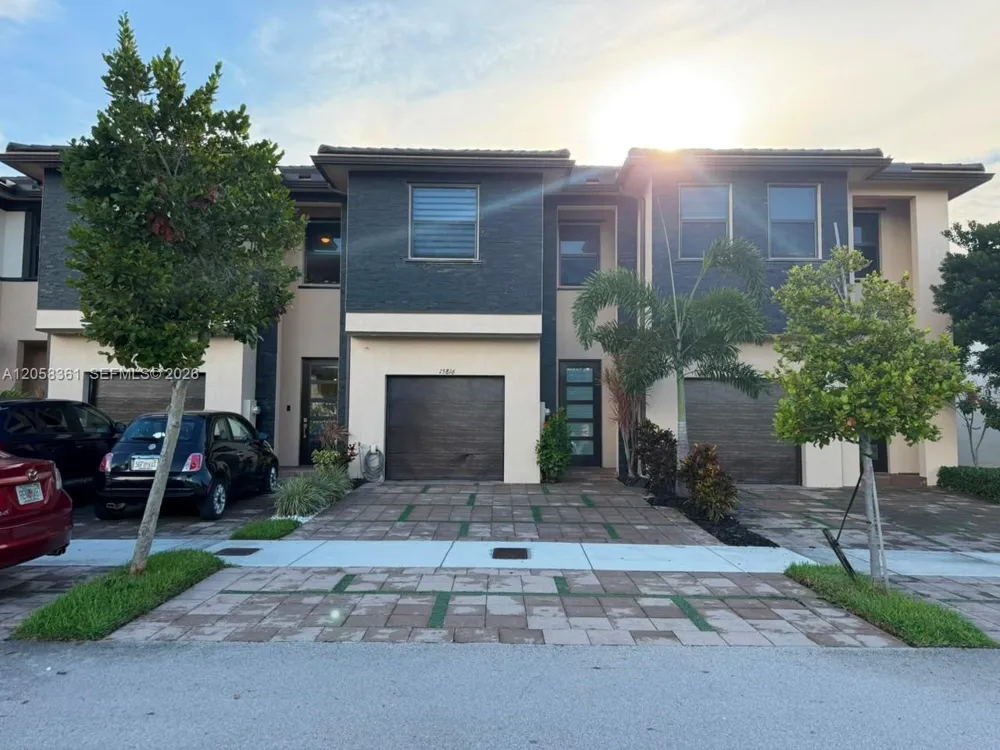 15816 NW 91st Ave Miami Lakes, FL 33018