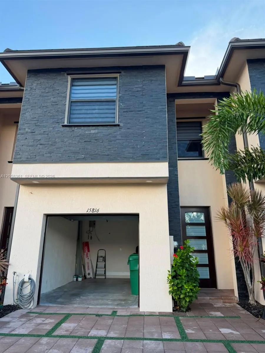 15816 NW 91st Ave Miami Lakes, FL 33018
