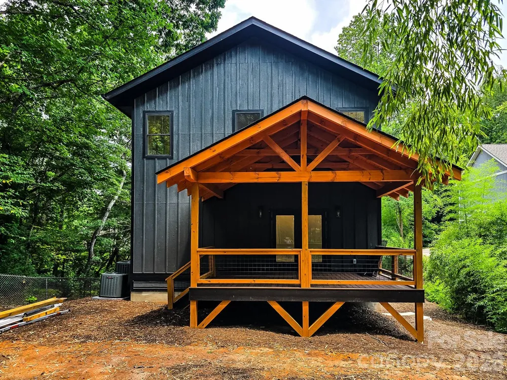 505 S Oconeechee Avenue Black Mountain, NC 28711