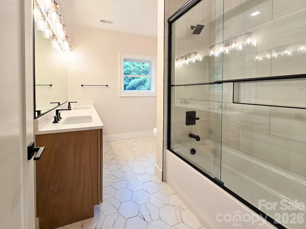505 S Oconeechee Avenue Black Mountain, NC 28711