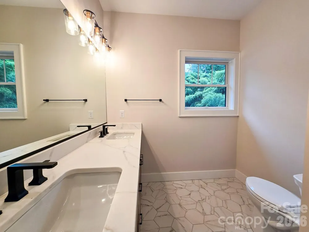 505 S Oconeechee Avenue Black Mountain, NC 28711