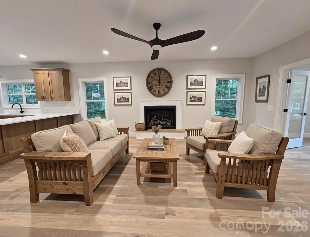 505 S Oconeechee Avenue Black Mountain, NC 28711