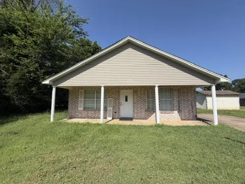 821 Hillcrest