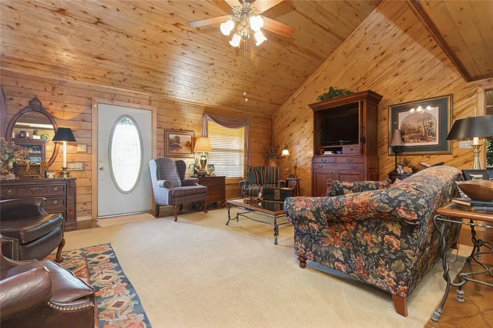 2105 CR 2111 Hooks, TX 75561