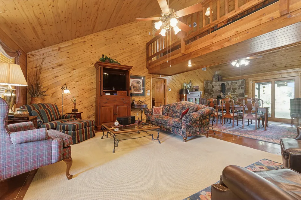 2105 CR 2111 Hooks, TX 75561