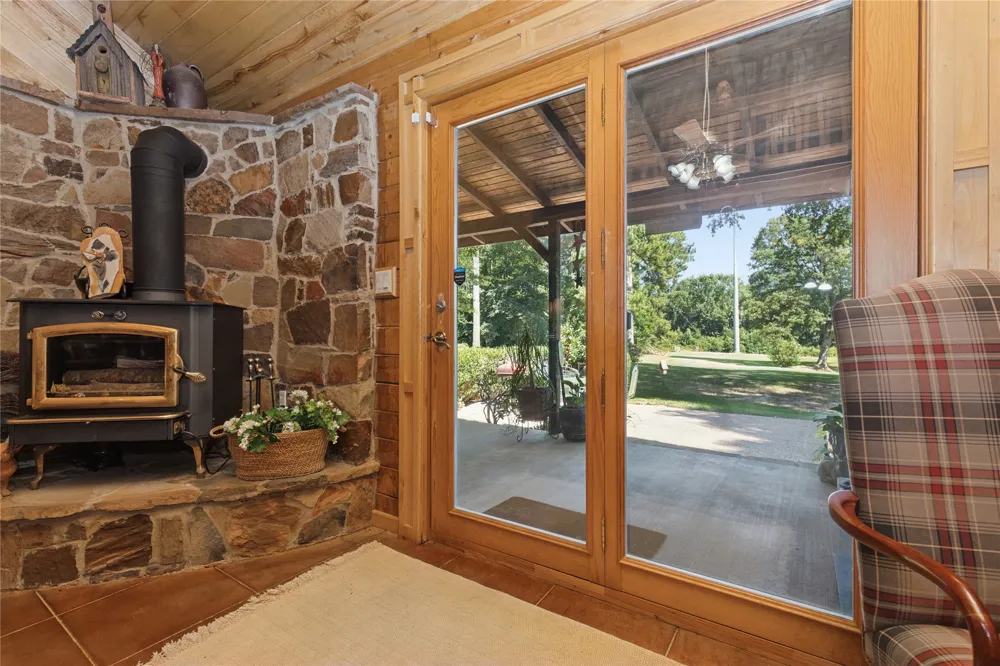 2105 CR 2111 Hooks, TX 75561