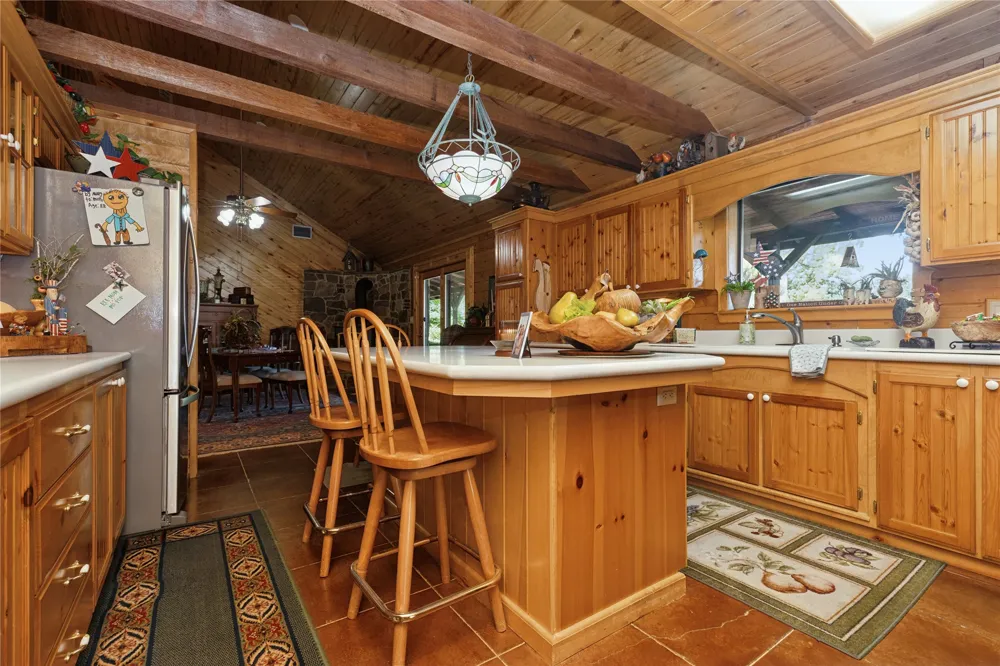 2105 CR 2111 Hooks, TX 75561