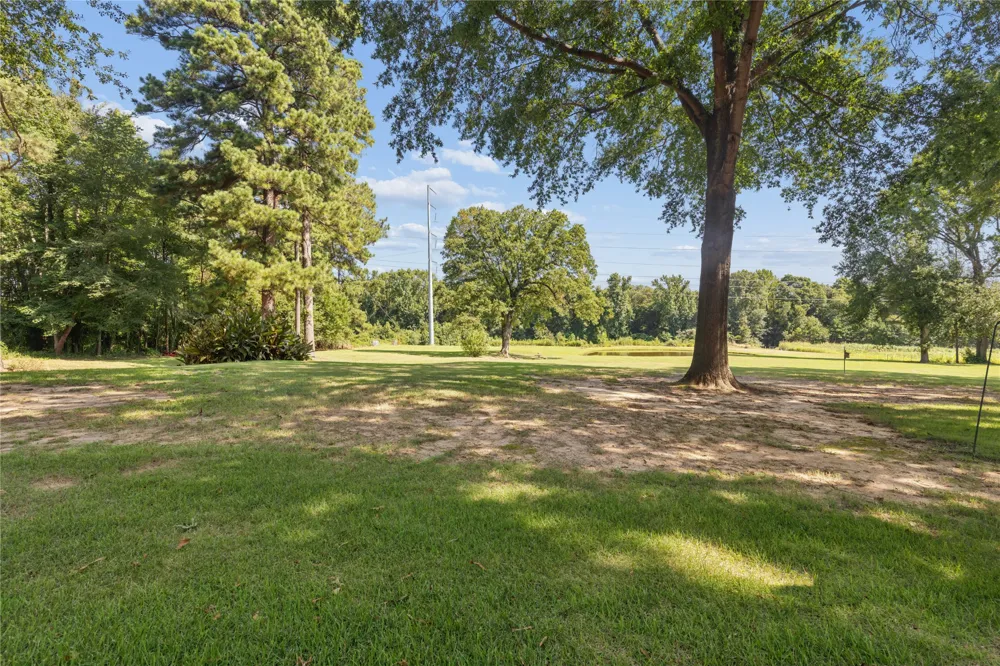 2105 CR 2111 Hooks, TX 75561
