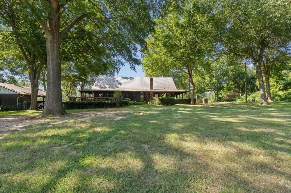 2105 CR 2111 Hooks, TX 75561