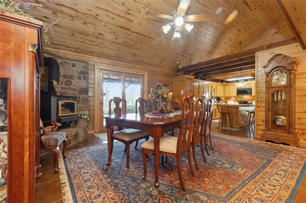 2105 CR 2111 Hooks, TX 75561