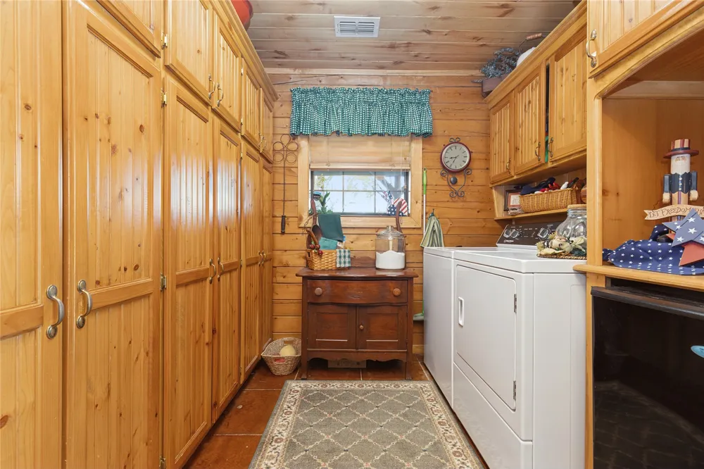 2105 CR 2111 Hooks, TX 75561