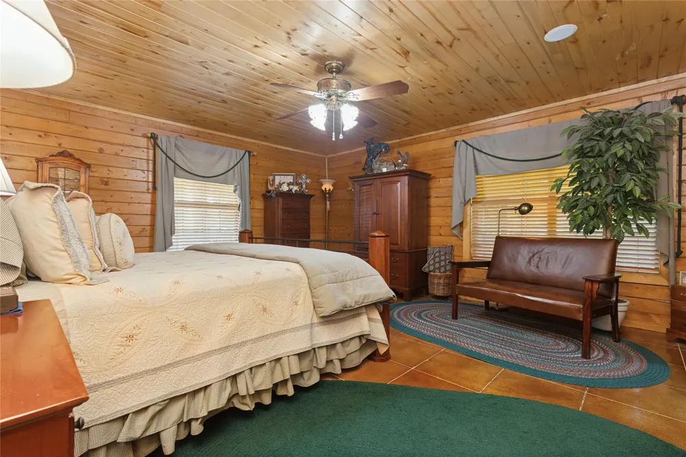 2105 CR 2111 Hooks, TX 75561