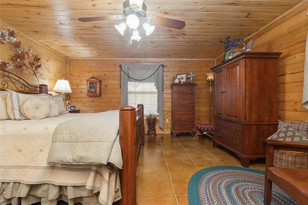 2105 CR 2111 Hooks, TX 75561