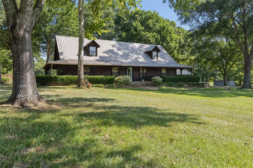 2105 CR 2111 Hooks, TX 75561