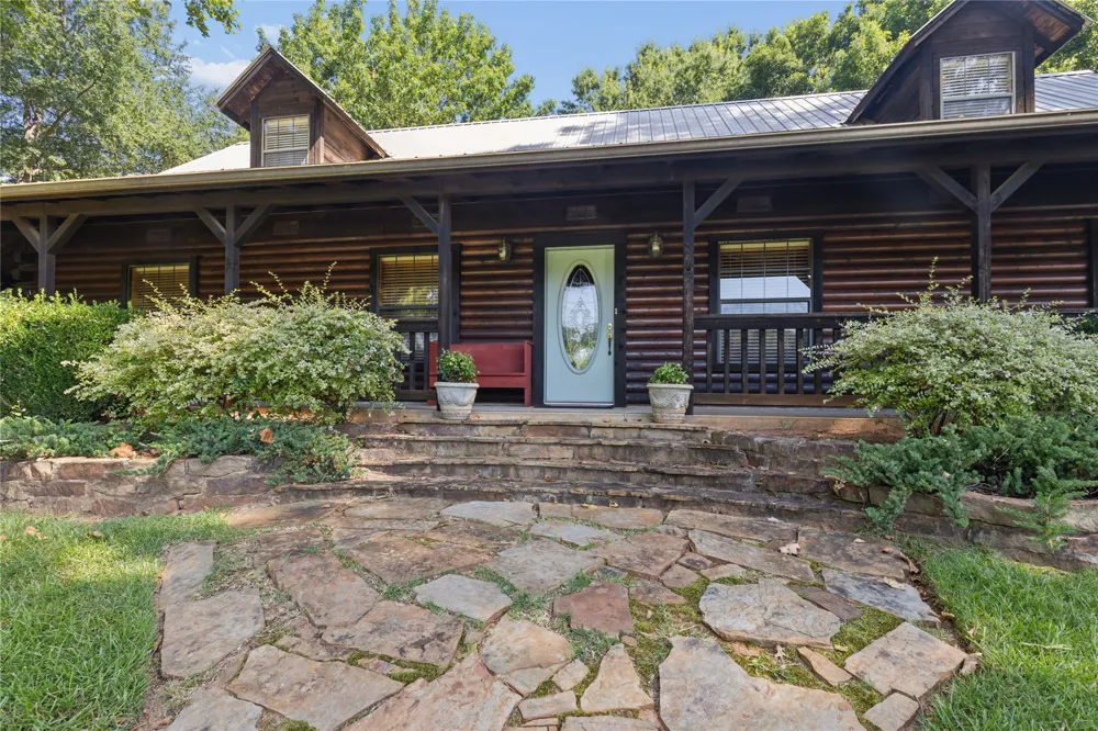 2105 CR 2111 Hooks, TX 75561