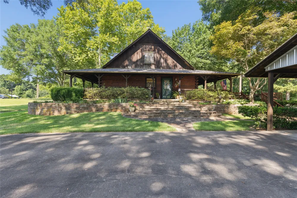 2105 CR 2111 Hooks, TX 75561