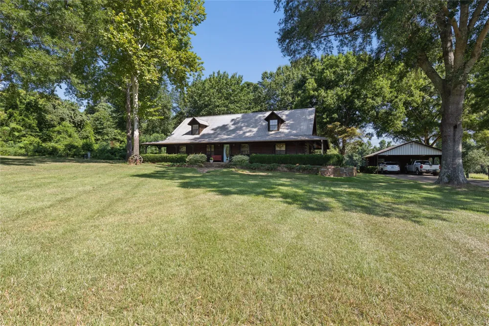2105 CR 2111 Hooks, TX 75561