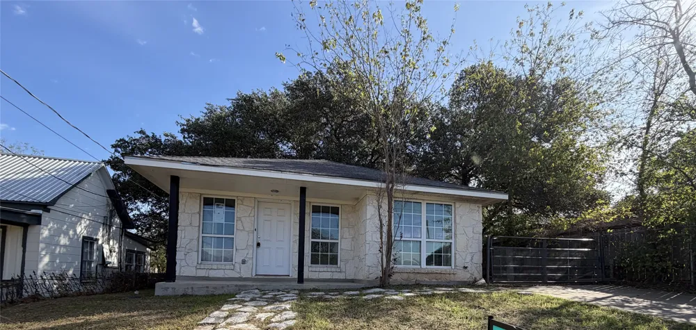 207 S Creek Street Fredericksburg, TX 78624