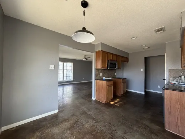 207 S Creek Street Fredericksburg, TX 78624